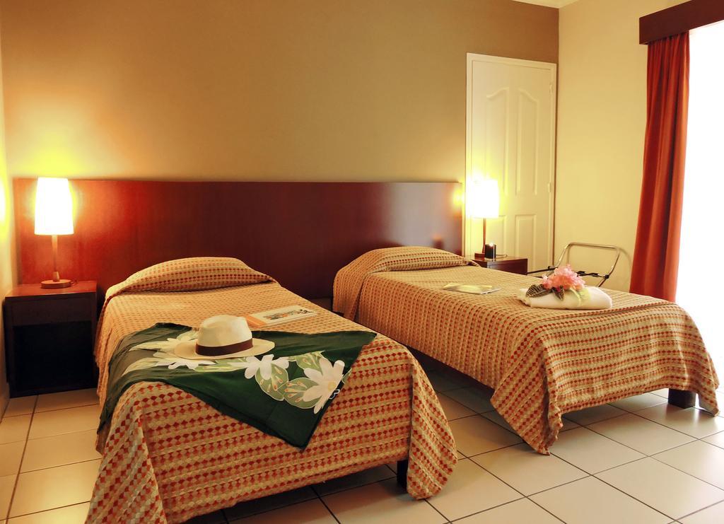 Koniambo Hotel Koné Habitación foto