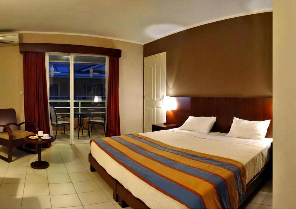 Koniambo Hotel Koné Habitación foto